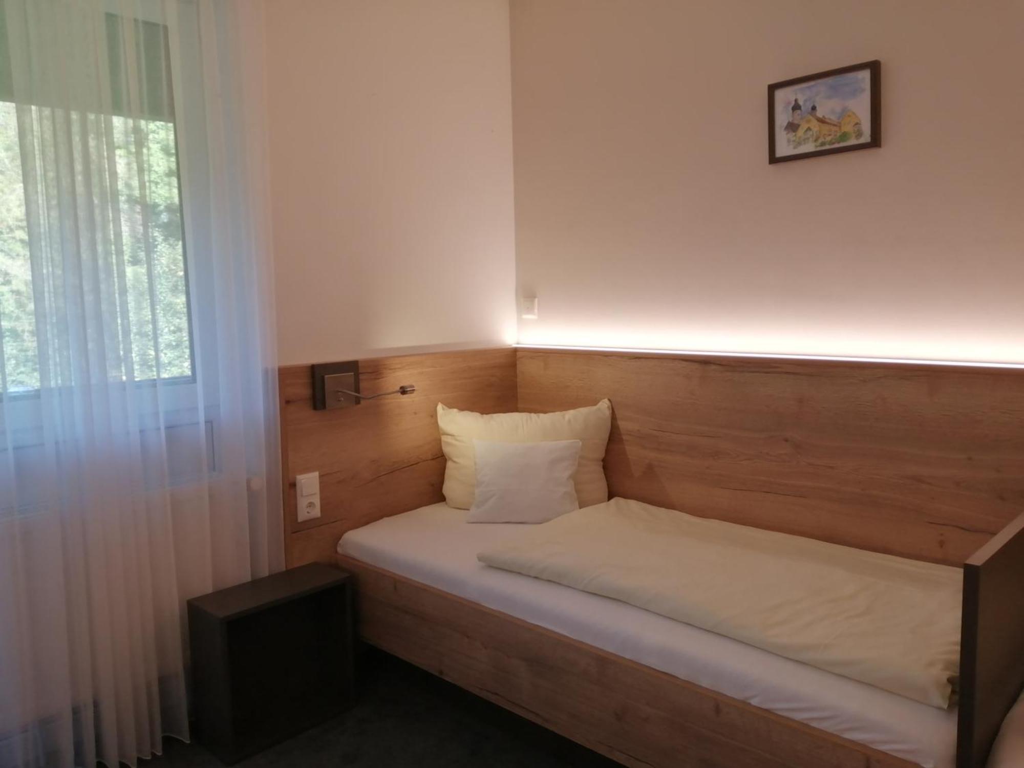 Hotel Am Regenbogen Cham Bagian luar foto