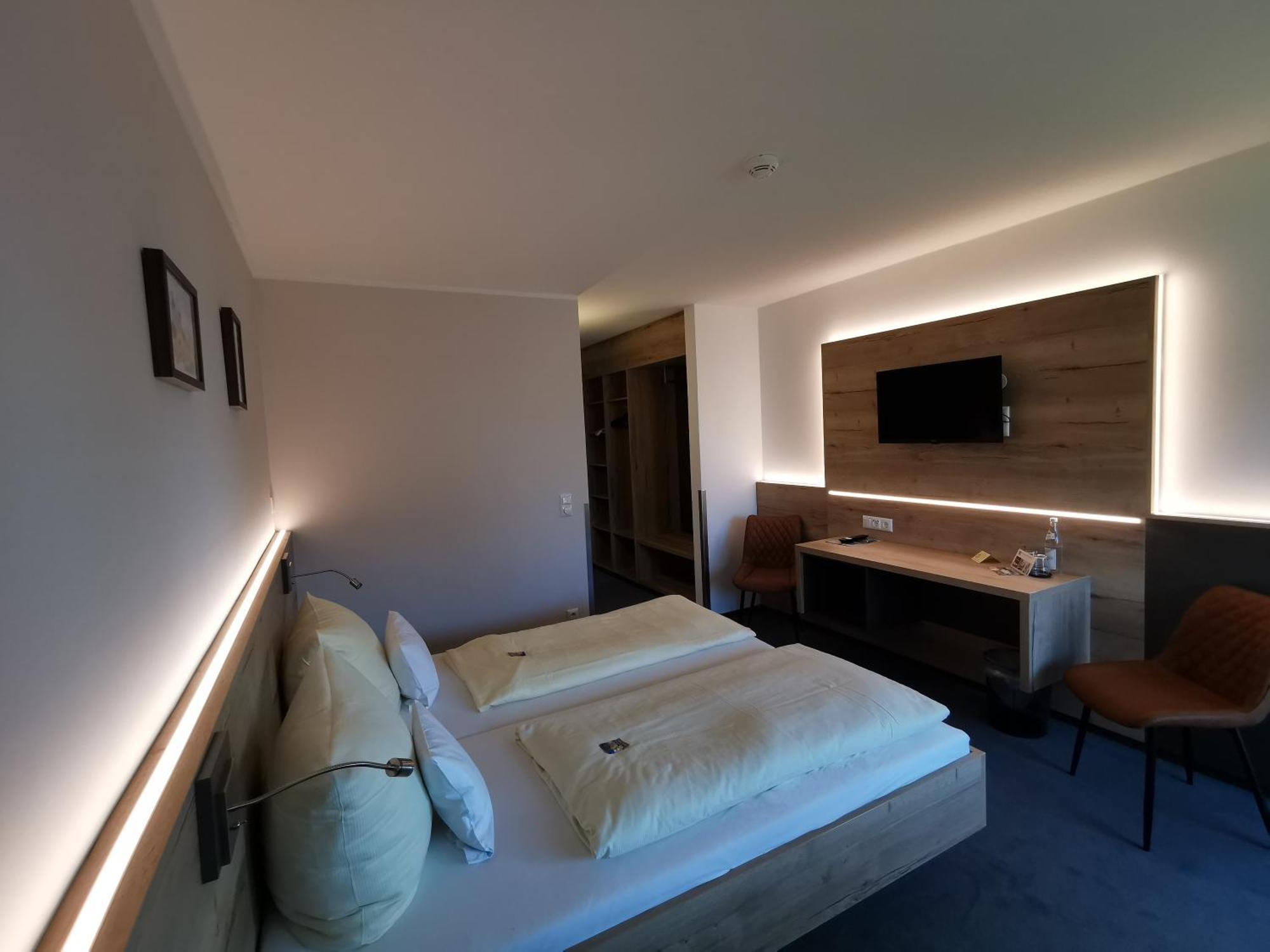 Hotel Am Regenbogen Cham Bagian luar foto
